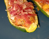Foto del paso 6 de la receta: Calabacines rellenos de verduras con virutas de jamón