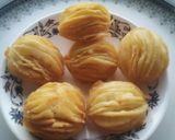 A picture of step 4 of Flower mathri.