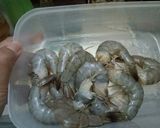 Foto langkah ke 1 dari resep Udang dan tofu goreng mentega.
