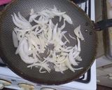 Foto del paso 1 de la receta: Fideos con Morrón, cebolla y tomates cherry