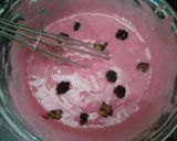 स्ट्रॉबेरी एगलेस केक (Strawberry eggless cake recipe in hindi) रेसिपी चरण 7 फोटो