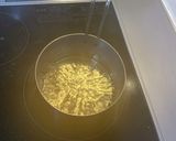 A picture of step 3 of Dashi Doraku Udon Soup.