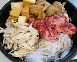 A picture of step 1 of 15-Minute Sukiyaki-Style Simmered Beef.