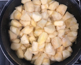 Foto del paso 2 de la receta: Cuadrados de crumble de manzana