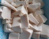 A picture of step 2 of Easy green beans, surimi and tofu stir fry.