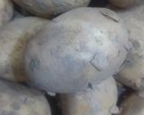A picture of step 1 of Aloo beans.