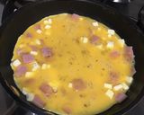 Foto del paso 5 de la receta: Tortilla de huevo con jamón y queso 🧀
