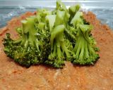 Foto del paso 3 de la receta Galantina de pollo y pimiento, rellena de brócoli con tomate caramelizado