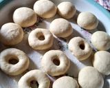 Foto langkah ke 3 dari resep Donat kampung tanpa telur.