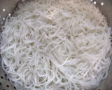 Foto del paso 5 de la receta: Wrap casero de doro wat con fideos de arroz