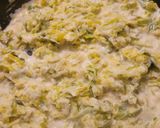 Une image de l'étape 5 de Saumon accompagné de riz courgettes grillées et fondu de poireau.