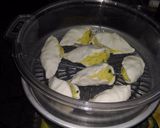 A picture of step 4 of Rice pitha.