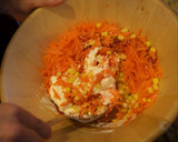 Foto del paso 5 de la receta: Ensalada de zanahoria, choclo y huevo