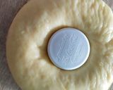 Foto langkah ke 7 dari resep Donat Tepung Jagung.