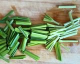 Hình bước làm 2 của món 🌱 Canh Hẹ Nấm Mỡ Đậu Hủ Non