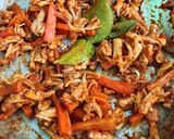 Foto langkah ke 3 dari resep Nasi Bakar Ayam Suwir Simpel Ekonomis.