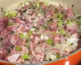 Foto del paso 7 de la receta: Pavo de Navidad con relleno de frutos secos, frutas, longaniza ibérica y cava