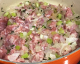 Foto del paso 7 de la receta: Pavo de Navidad con relleno de frutos secos, frutas, longaniza ibérica y cava