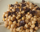 Foto del paso 3 de la receta: Garbanzos con butifarra negra 'esparracada'