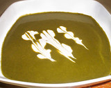 Foto del paso 8 de la receta: Sopa verde de kale, acelgas y rúcula, con crema de nata y yogur