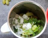 ग्रीन ग्रेप मिंट कूलर (Green Grape Mint Cooler Recipe In Marathi) रेसिपी स्टेप 2 फोटो 
