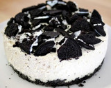 A picture of step 5 of No-Bake Cookie Cream Cheesecake.