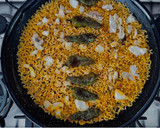 Foto del paso 8 de la receta: Fideuá de bacalao con pimientos de padrón