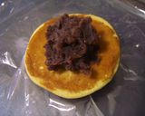 A picture of step 12 of Dorayaki from a Japanese Confectionery Shop.