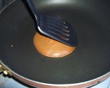 A picture of step 17 of Dorayaki from a Japanese Confectionery Shop.