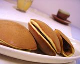 A picture of step 14 of Dorayaki from a Japanese Confectionery Shop.
