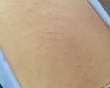 Foto langkah ke 3 dari resep Roll Cake Lembut Simpel Ekonomis.