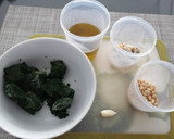 Foto del paso 1 de la receta: Pesto de Espinaca