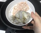 รูปขั้นตอนการทำที่ 1 ของ ผัดกระเพรากุ้งหมูสับ