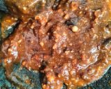 Foto langkah ke 2 dari resep Bumbu Rujak Uleg Kacang Mete.