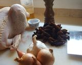 Une image de l'étape 1 de Coq aux morilles #fetesdesgrandmeres.