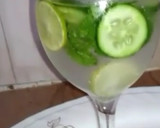 A picture of step 7 of Cucumber juice and refreshing water.