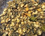 Foto langkah ke 3 dari resep Kerang pedas manis.
