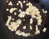 Foto del paso 1 de la receta: Saquitos de calabacín rellenos de langostinos y atún