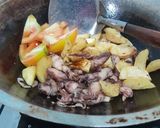 Foto langkah ke 3 dari resep Oseng Kecap Cumi Asin & Kentang.