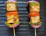 A picture of step 8 of Paneer Shashlik Sizzler.