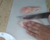 صورة لخطوة 2 من وصفة تشيكن استربس - أصابع الدجاج 😋