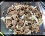 A picture of step 2 of Boiled Meat Salad with Chickpeas and Onions.