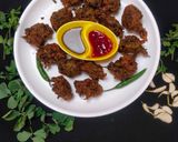 A picture of step 4 of Fenugreek-Spinach Pakoras.