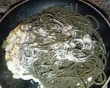 Foto del passaggio 6 della ricetta Spaghetti alla spirulina con crema di formaggio spalmabile