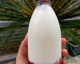 Foto langkah ke 2 dari resep Korean Strawbery Milk with Yakult.
