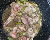 Foto del paso 4 de la receta Conejo al Ajillo con Ajos Tiernos
