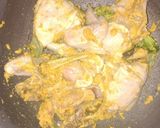 Foto langkah ke 2 dari resep Ayam Goreng Kremes Bumbu Kuning.