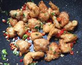 Foto langkah ke 6 dari resep Ayam tepung cabe garam.
