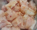 Foto del paso 1 de la receta: Pollo en salsa de tomate