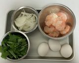 A picture of step 1 of Shrimp Tempura with Egg (Serves 2–3).